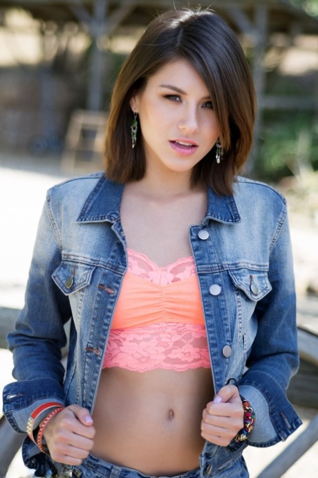 Shyla Jennings model sexy pic