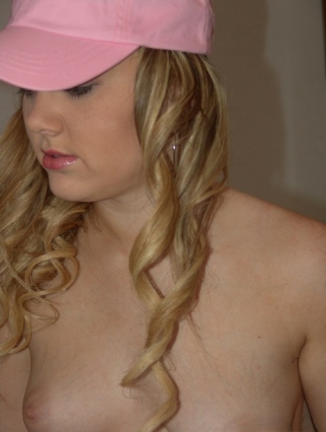 Amber Peach porn model archive