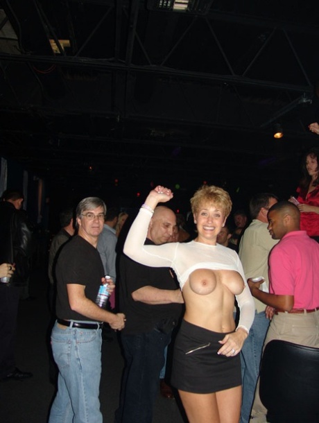 huge boobs oldmom sexy photos